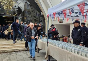 Adıyaman İl Emniyet Müdürlüğü’nden vatandaşa lokum ve gül suyu ikramı - Videolu Haber