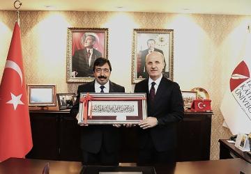 Başkan Prof. Dr. Erol Özvar, İKÇÜ'yü Ziyaret Etti