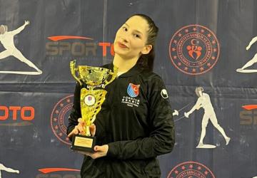 Adıyamanlı kılıç ustası Zehra Kerem Türkiye Şampiyonu oldu