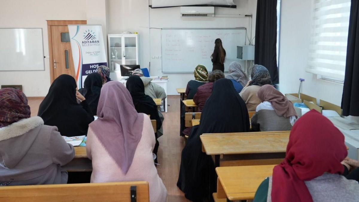 ADIMEK’te hayat yeniden başlıyor: Kadınlar okuma yazma öğreniyor - Videolu Haber