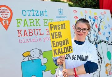 Konak'ta Otizm Farkındalık Günü'nde 'Biz de Varız' dediler