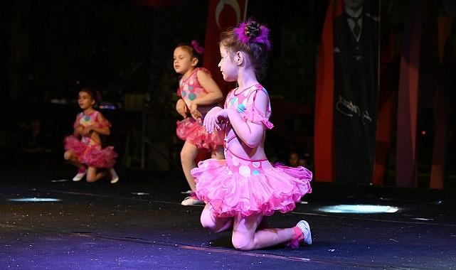 Gürcü dans topluluğundan Kemer'de muhteşem şov