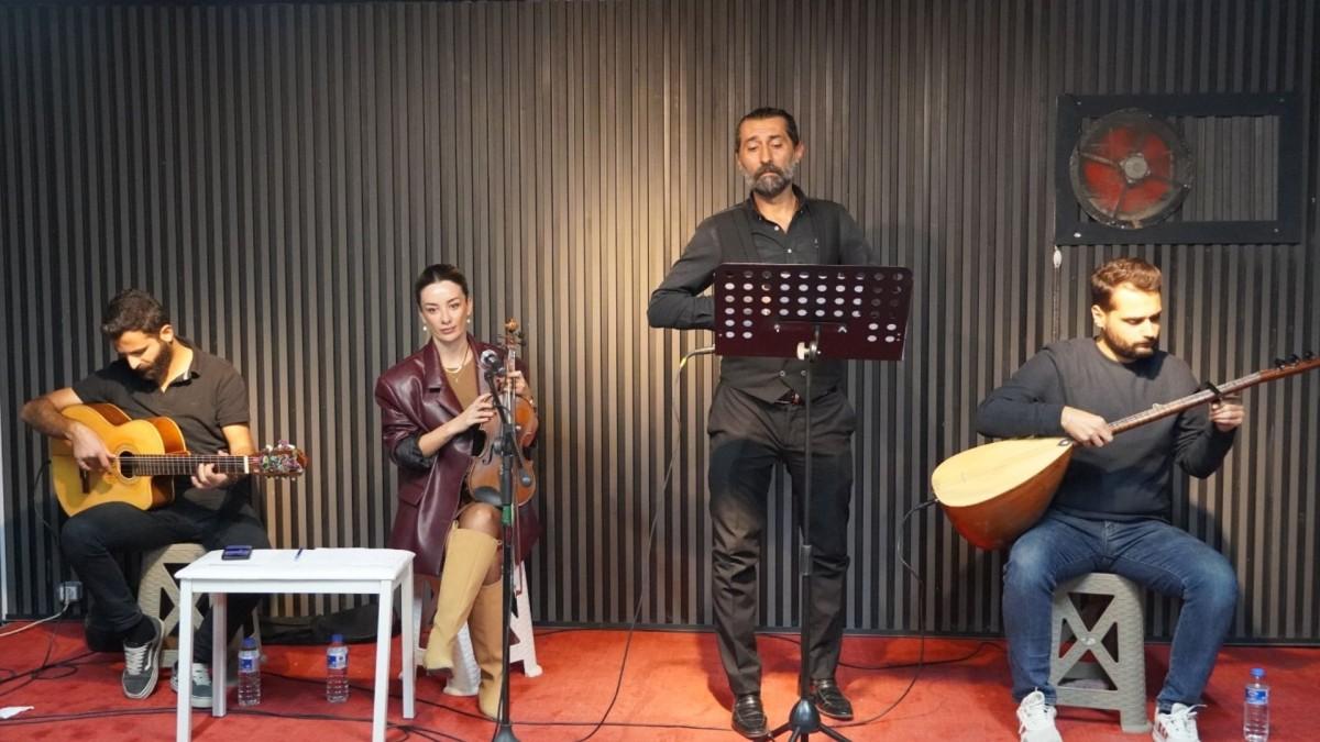 Gölge Sanat Akademisi’nde Şair Murat Kayış’tan şiir ve müzikle dolu bir gece - Videolu Haber