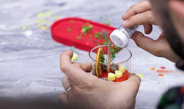 Bayraklı'da Sevgililer Günü Kadın Emeği ve Sanatla Kutlandı