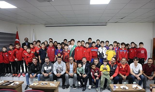 Rasim Arı Başkan'dan Minik Futbolculara Krampon Hediyesi