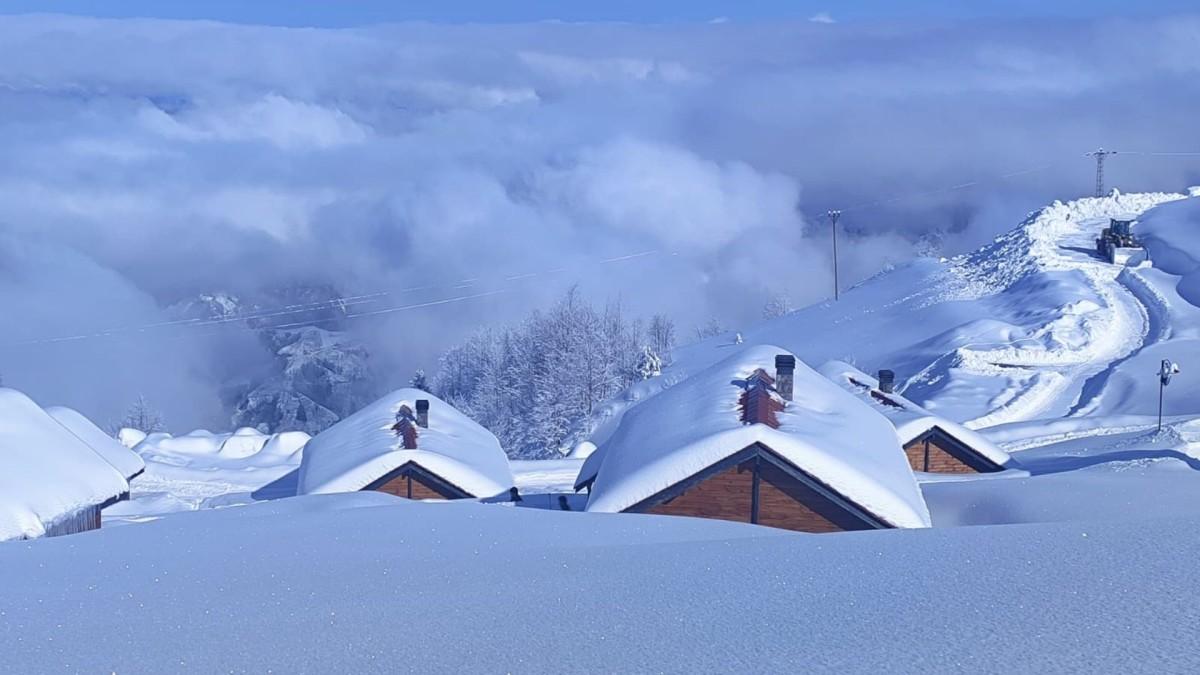 Rize Handüzü Yaylası beyaza büründü: Kar kalınlığı 1 metreyi aştı - Videolu Haber