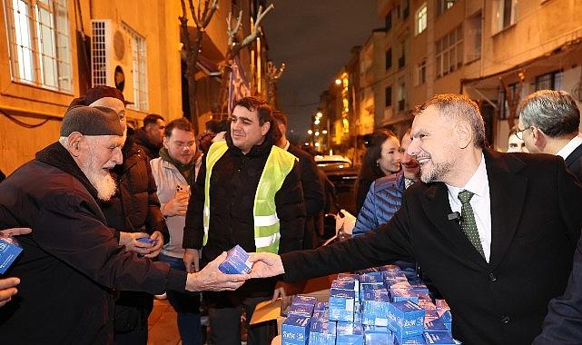 Başkan Vekili Akın'dan kandil simidi ikramı