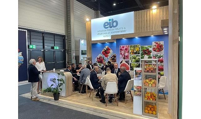 Yaş meyve sebze sektörü 4 milyar dolar ihracat hedefi için Almanya'ya çıkarma yaptı