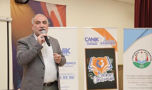 Başkan Sandıkçı, "3 yıldır kesintisiz şekilde, herhangi bir özel koşul olmadan, tüm öğrencilere burs desteği sağlayan tek belediyeyiz"