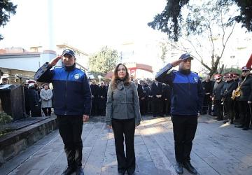 Karşıyakalılar Zübeyde Anne'yi kabri başında andı