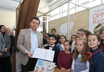 Başkan Erkan Aydın Bursa 23. Kitap Fuarı'nda Çocuk Yazarlarla Buluştu