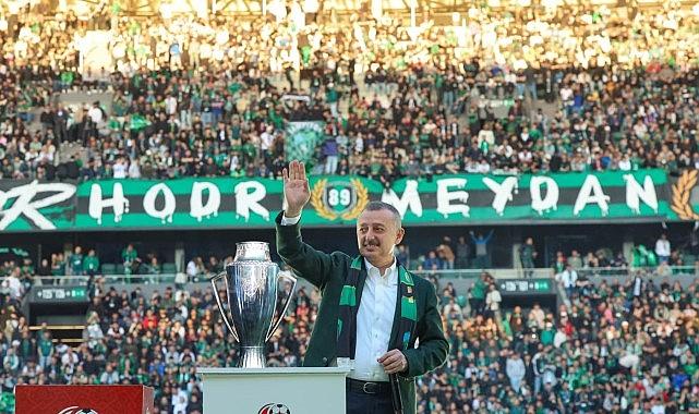 Büyükakın, Kocaelispor'un 60. yılını kutladı