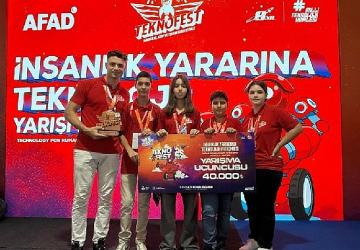 İzmirli Öğrencilerden TEKNOFEST 2025'te “ExoShoulder: Akıllı Omuz Destek Sistemi Projesi" ile Büyük Başarı