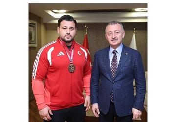 Başkan Büyükakın, güreşten iki önemli ismi ağırladı