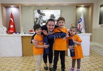 Başkan Vekili Özdemir LÖSEV'li çocuklarla buluştu