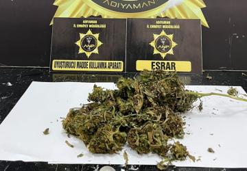 Adıyaman’da klima ünitesine gizlenmiş 149 gram esrar ele geçirildi - Videolu Haber