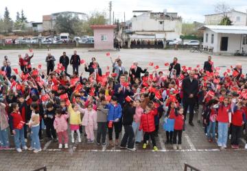 Kahta İlçe Müdürü Lütfü Başli: ‘Bayrak bağımsızlığımızın en güçlü sembolüdür’