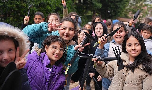 Üsküdar'da Ata Tohumu Toprakla Buluştu: Miniklerden Geleceğe Yeşil Adım