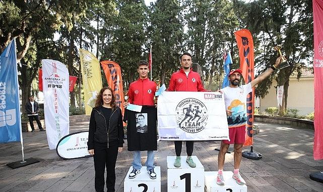 Karşıyaka'da 1500 kişi Ata'dan Ana'ya koştu!