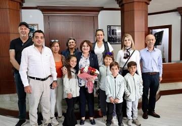 Küçük Yelkencilerden, Başkan Hatice Gençay'a Anlamlı Ziyaret