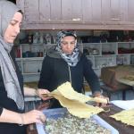 Adıyaman’da kadınlar arpa sapını kağıda dönüştürüyor: Amerika’da sergi haline getirilecek - Videolu Haber