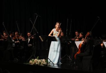 Mersin Büyükşehir Belediyesi Oda Orkestrası İlk Konserini Verdi