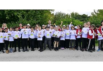 Çocuklar tarımı Lider Çocuk Tarım Kampı'nda öğreniyor