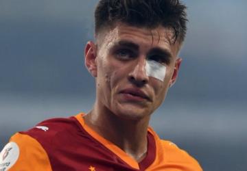 Fenerbahçe-Galatasaray derbisinde çakmaklı saldırı: Taraftar gözaltında