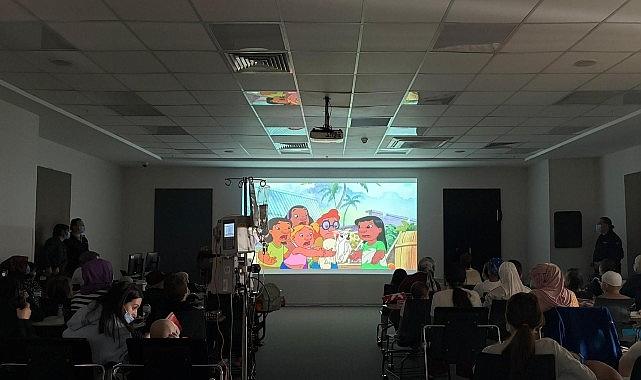 Minik Kalpler Gülümsedi: Disney 23 Nisan'da Koç Üniversitesi Hastanesi'nde Tedavi Gören Çocuklara Neşe Dolu Anlar Yaşattı