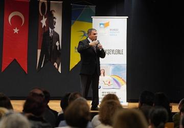 Dökmen'den Aile İçi İletişime Dair Önemli Mesajlar