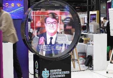 Turgut Özal hologram yöntemiyle Bilişim Fuarı'nda