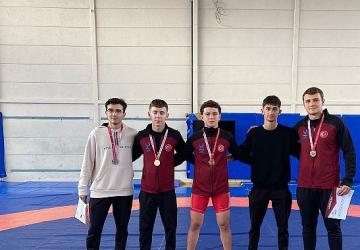 Aliağa'nın Genç Güreşçileri Okullarını İzmir Üçüncüsü Yaptı