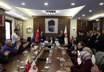 Başkan Özarslan 23 Nisan'da Makamını Şehit Oğlu Taha Burak Çakır'a Devretti