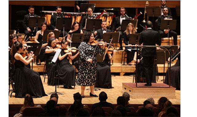 İzmir Oda Orkestrası, dünyaca ünlü keman sanatçısı Küden ile aynı sahnede