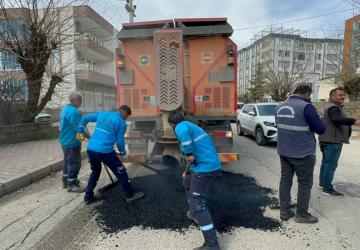 Yeşilyurt Mahallesi’nde altyapı sonrası zarar gören İbrahim Dede Caddesi onarılıyor