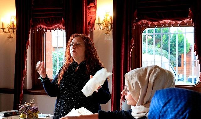 Konak güllerinin kâğıttaki izleri büyüledi