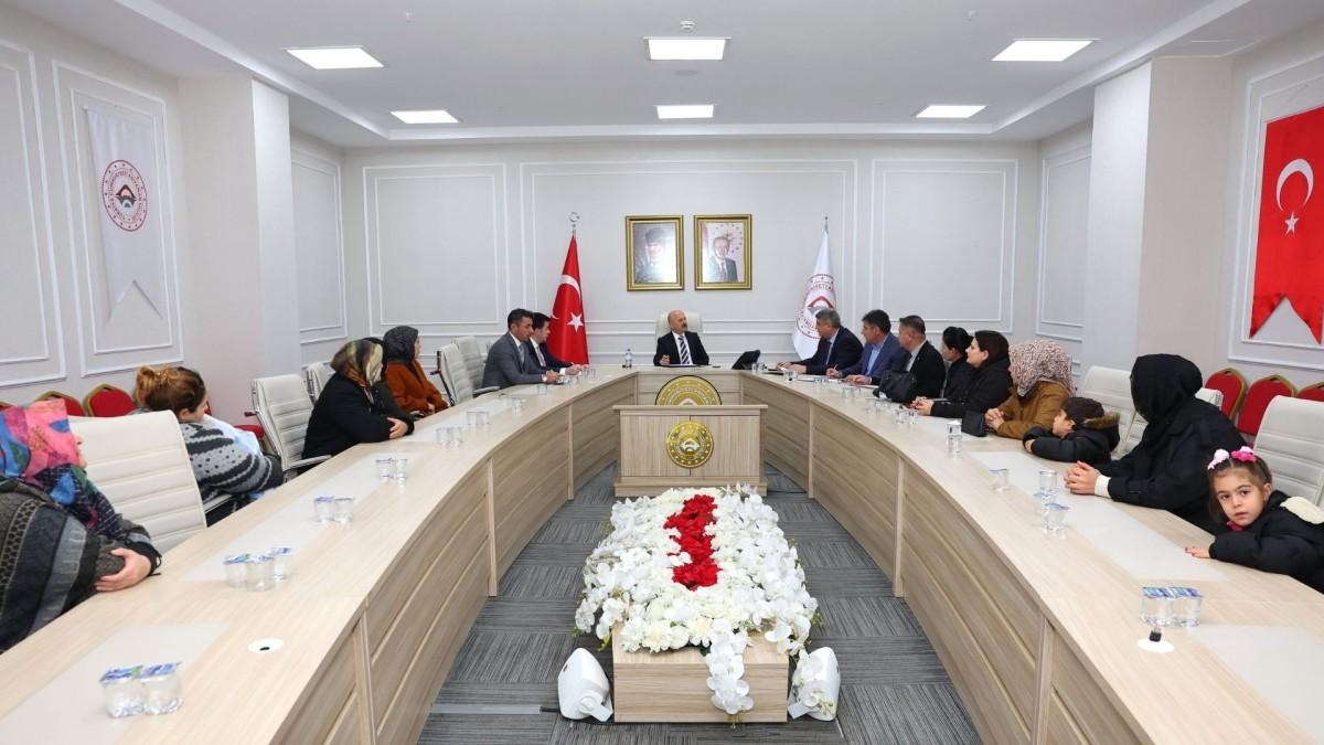 Vali Osman Varol İş Arayan Vatandaşları Kabul Etti