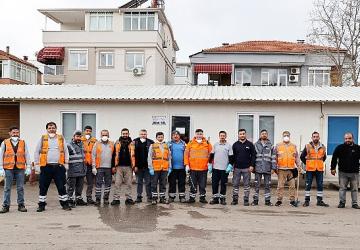 Büyükşehir toplu ulaşım araçlarını titizlikle temizliyor