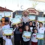 Minik eller hamur yoğurdu, köy yaşamını öğrendi