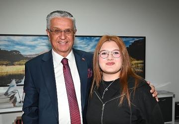 Başkan Topaloğlu'na anlamlı hediye