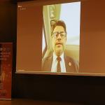 Sofraya bir tabak da telefonlar için…