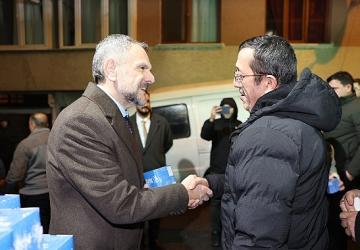 Başkan Vekili Akın'dan kandil simidi ikramı