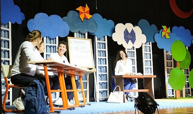 Halkbank Çocuk Tiyatrosu Türkiye'yi Dolaşmayı Sürdürüyor