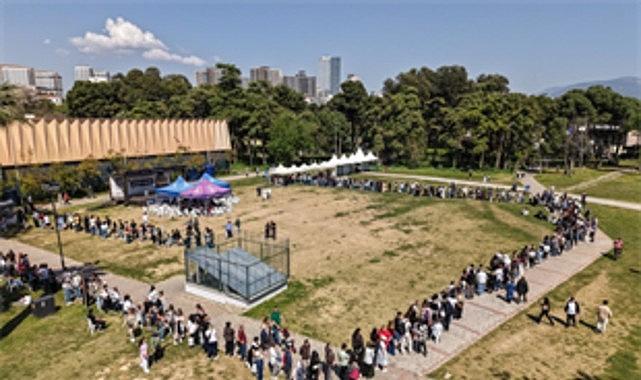 İzmir'de edebiyatın kalbi Kültürpark'ta attı