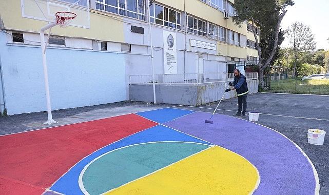Konak'ta 'renkli dokunuş' okul bahçelerine de geldi