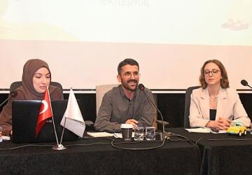 Osmangazi Belediyesi Ebeveynleri Ana Baba Okulu'nda Bilgilendirdi