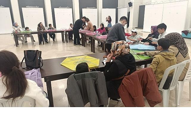 Anneler Günü'ne özel uçurtmalarını hazırladılar