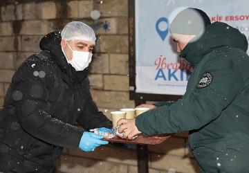 Bayrampaşa Belediyesi'nden sıcak çorba ikramı