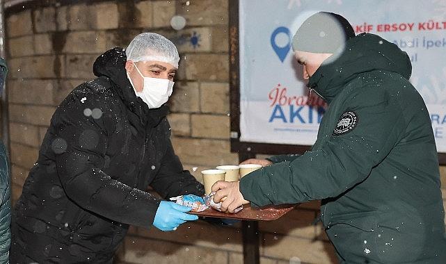 Bayrampaşa Belediyesi'nden sıcak çorba ikramı