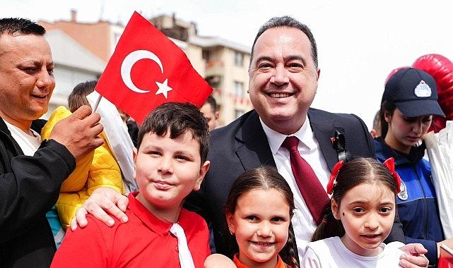 Manisa'da 23 Nisan Coşkusu ve Başkan Dutlulu'dan Anlamlı Mesaj